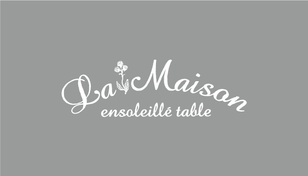 La Maison ensoleille table